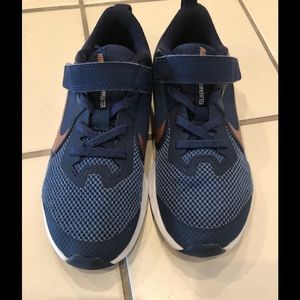 Nike Downshifter sneakers for little boys